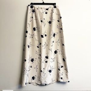 Vintage | Cream/ Navy Floral 100% Silk Maxi Skirt Size 12